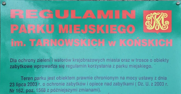 Fragment bramy wjazdowej do zabytkowego kompleksu pałacowo-parkowego z czasów Małachowskich. Fot. KW. Fragment bramy wjazdowej do zabytkowego kompleksu pałacowo-parkowego z czasów Małachowskich. Fot. KW.